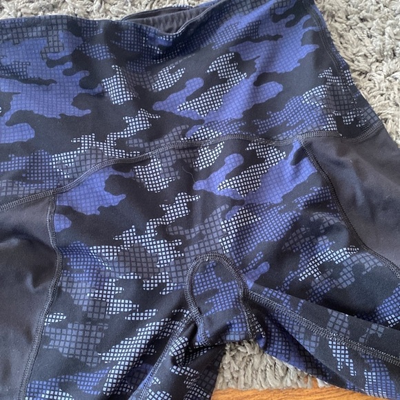 Spanx Sara Blakely Booty Boost Active Printed Leggings SZ Small Purple Geo Camo - Picture 6 of 14